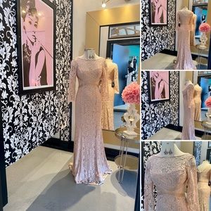 🌺 Adrianna Papell
Long Blush Crochet Dress